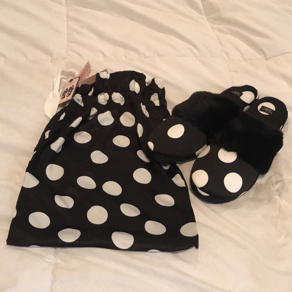 NWT Victoria’s Secret Polka Dot Slippers